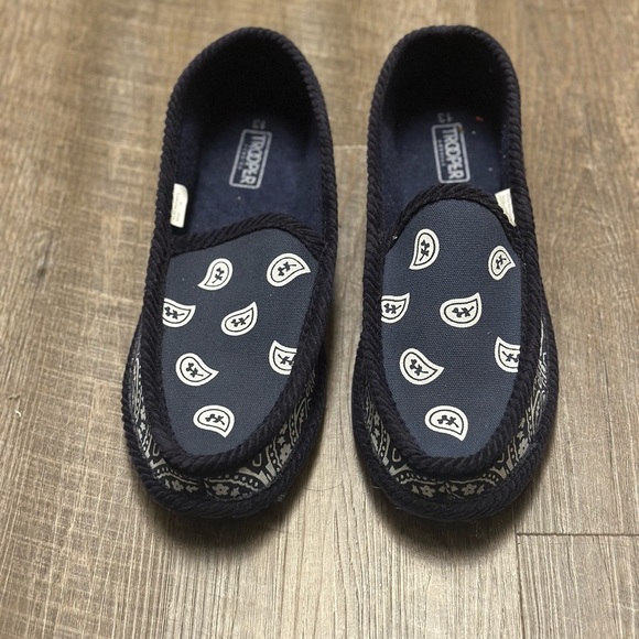 Men’s Bandana Slippers - Picture 2 of 6